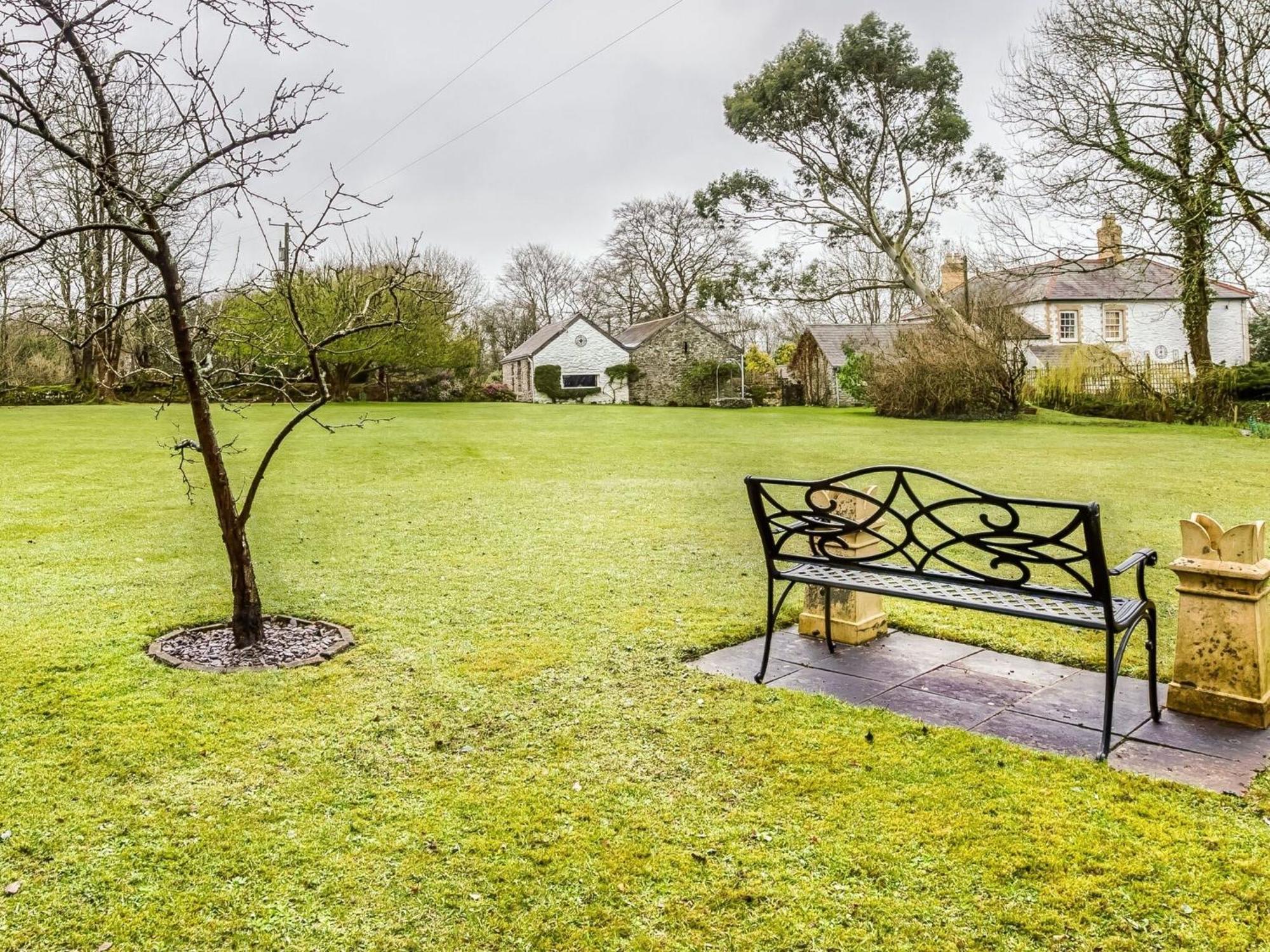 Secluded Holiday Home In Ceredigion With Garden Pennant  Buitenkant foto