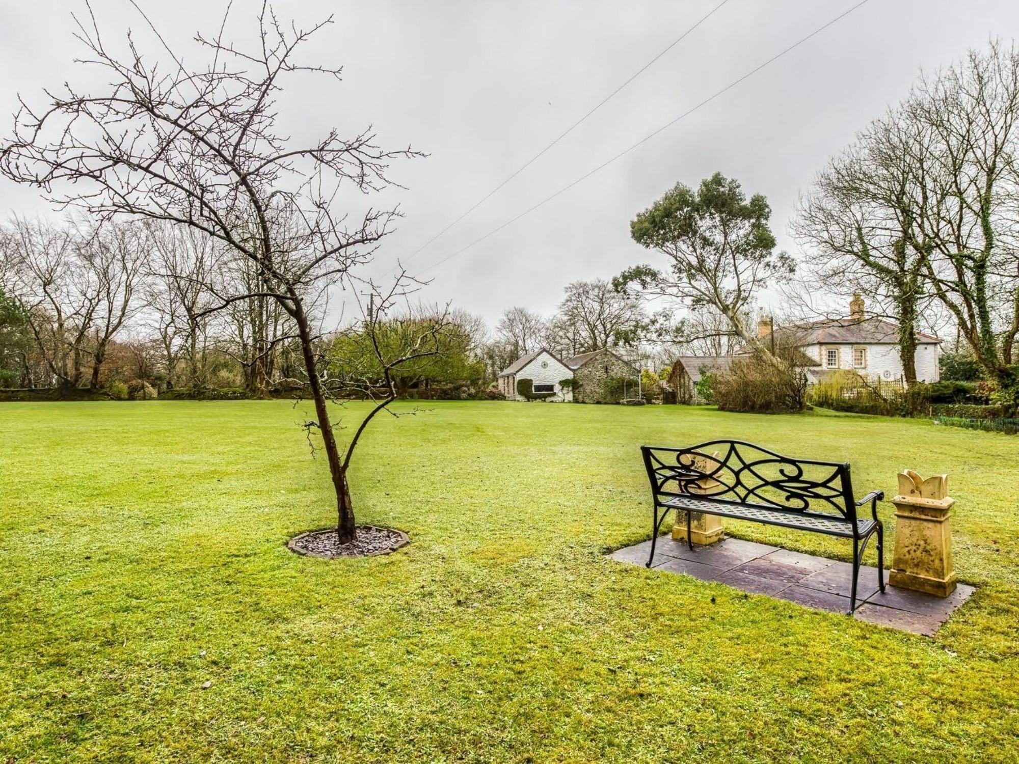 Secluded Holiday Home In Ceredigion With Garden Pennant  Buitenkant foto