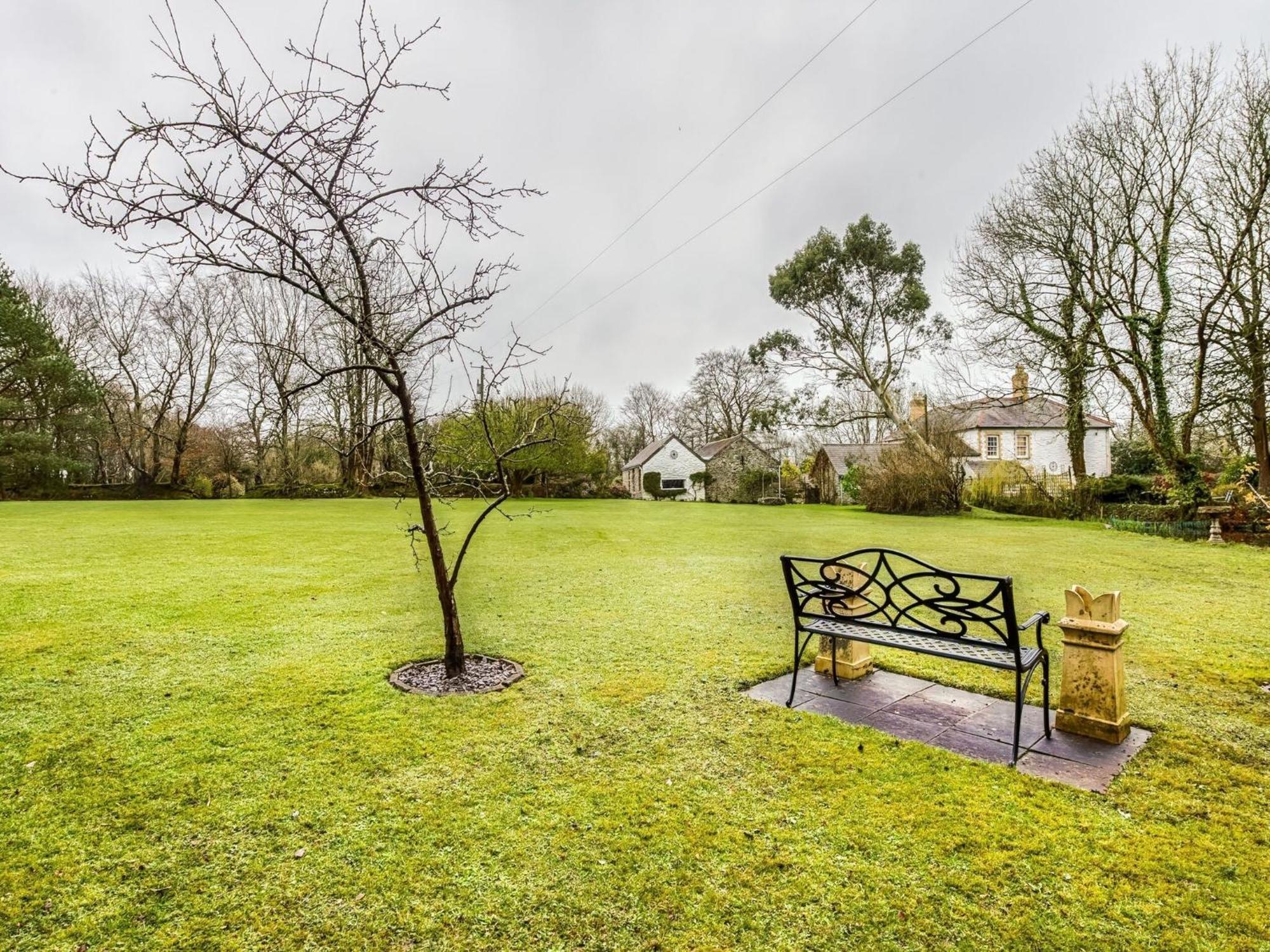 Secluded Holiday Home In Ceredigion With Garden Pennant  Buitenkant foto